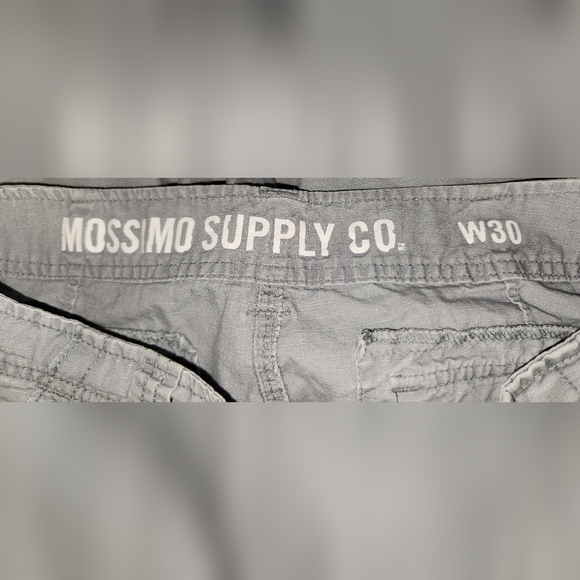 Mossimo Cargo Sharts - Men's Size 30 - Picture 2 of 4